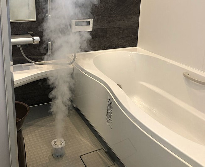 お風呂のカビにサヨナラ！煙で99.9％カビを発生させない防止方法